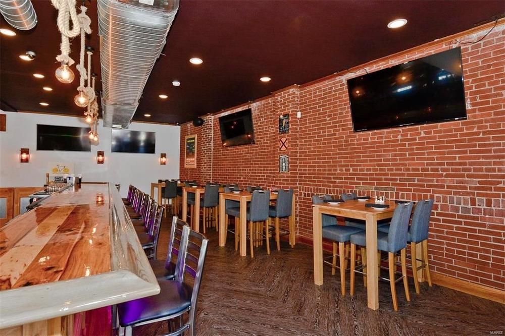 Restaurant & Sports Bar: 5800 Gravois Ave, Saint Louis, MO 63116